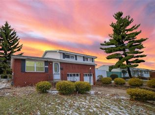 221 Crescent Garden Dr, Penn Hills, PA