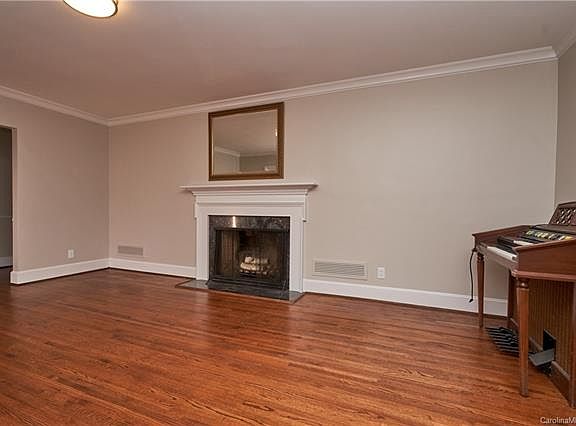 3rd image of 1300 Burtonwood Cres