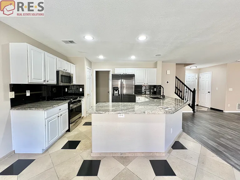 7775 Grant St — Photo 4