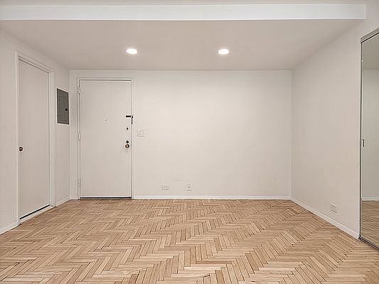 5th image of 106 Central Park S APT 14K