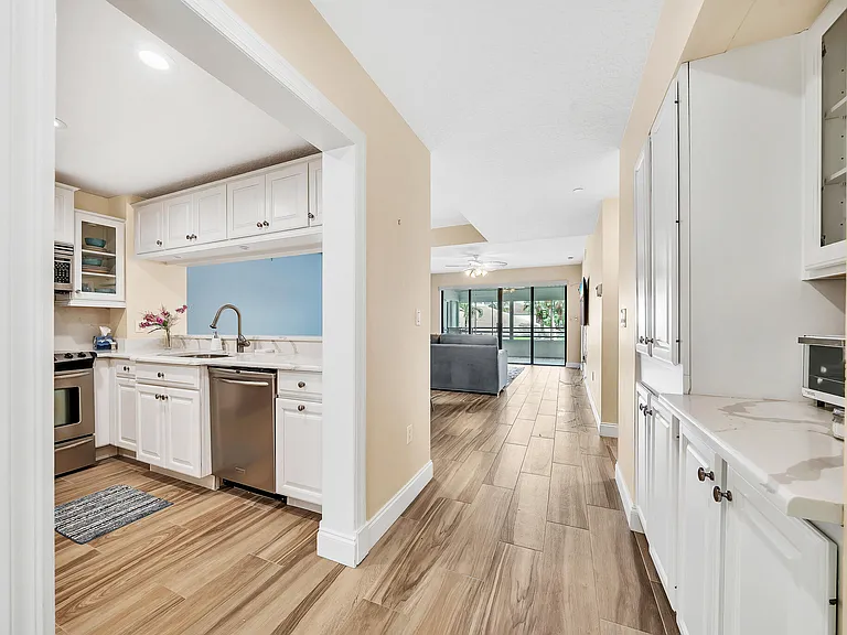 827 Oak Harbour Dr — Photo 9