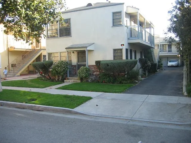 212 W Elk Ave #2 — Photo 1