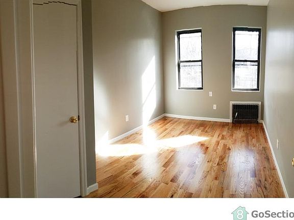 4th image of 28 Stanley Ave #2