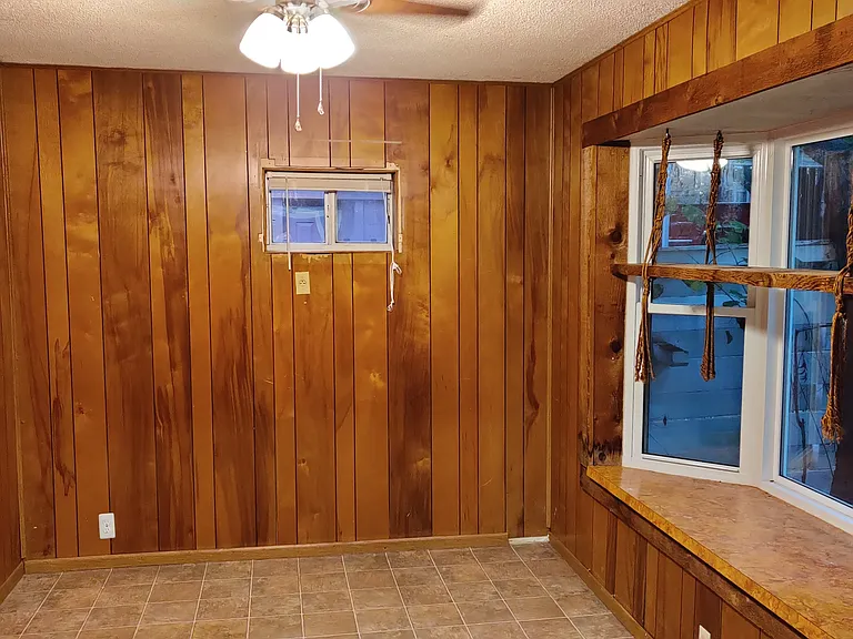 1351 N Stephens Ave — Photo 5
