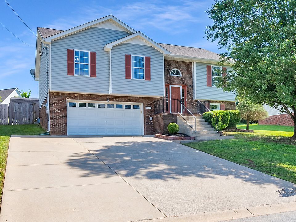 1st image of 923 Hedge Apple Dr