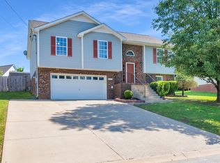923 Hedge Apple Dr, Clarksville, TN 37040