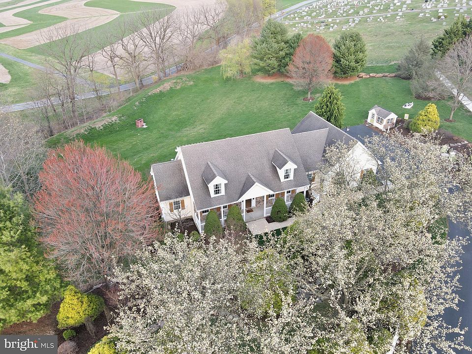 2nd image of 112 Steeple Dr