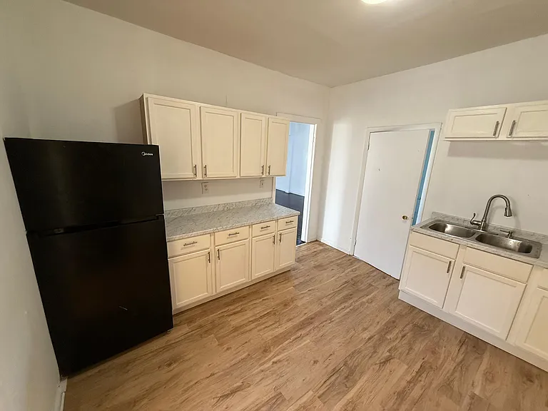 822 N Turner St — Photo 5