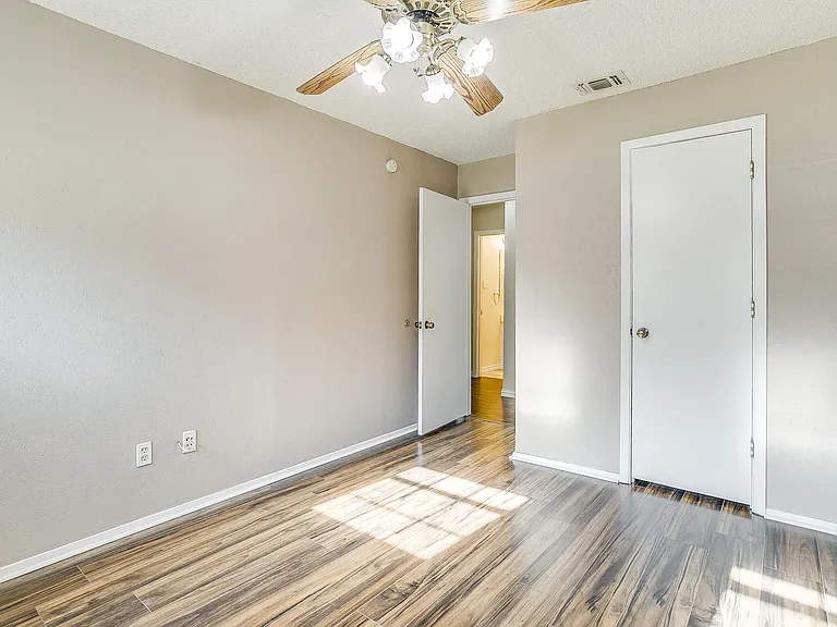 1104 Sproles Dr — Photo 20
