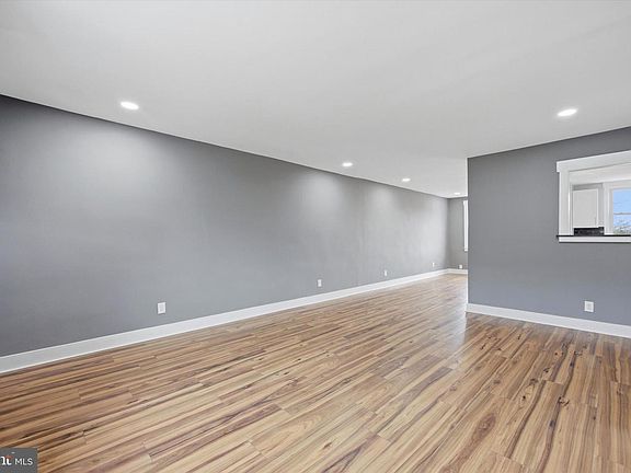 4th image of 6866 Clover Ln