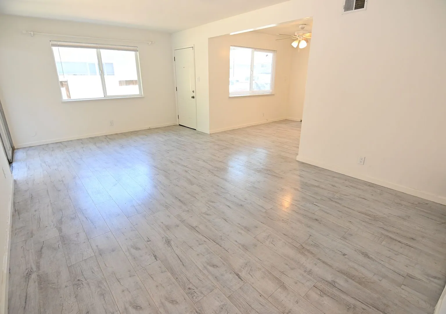 1295 Flora Ave, San Jose, spacious 2 bedroom 1 bath West San Jose duplex. — Photo 2