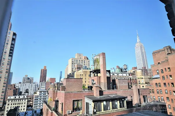 Rented by Manhattan Realty Group | media 14