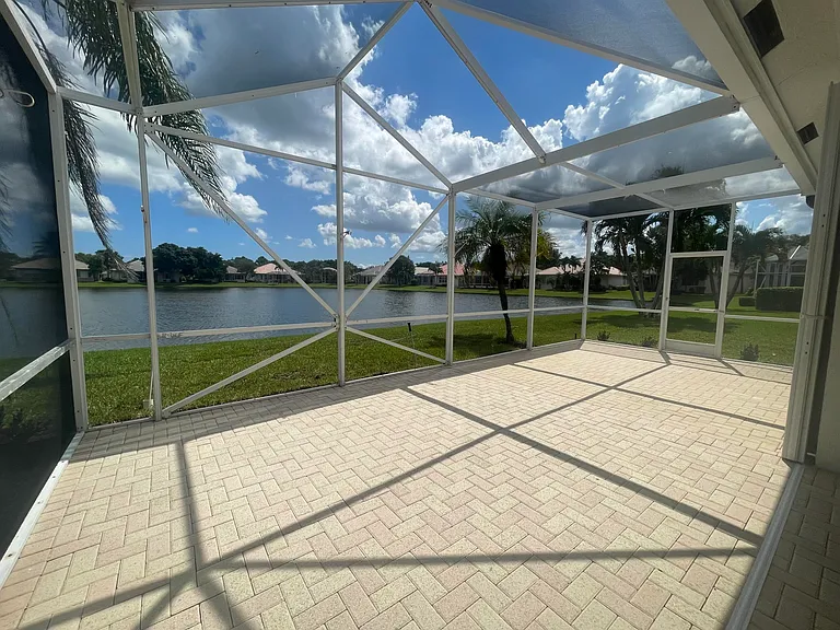9041 Bay Harbour Cir — Photo 1