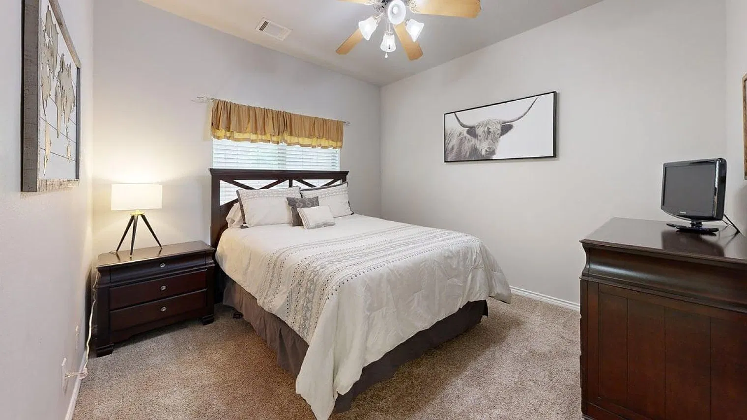 4 bed, 4.0 bath, $7,030 — Photo 4