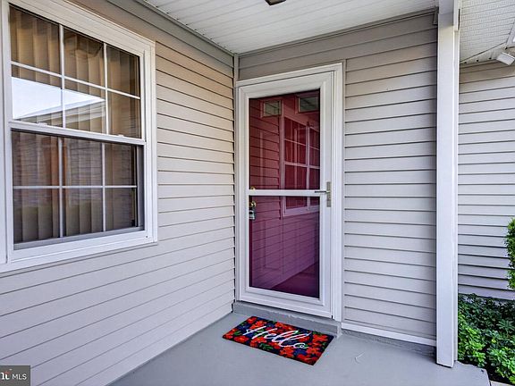 5th image of 73 Huntington Dr