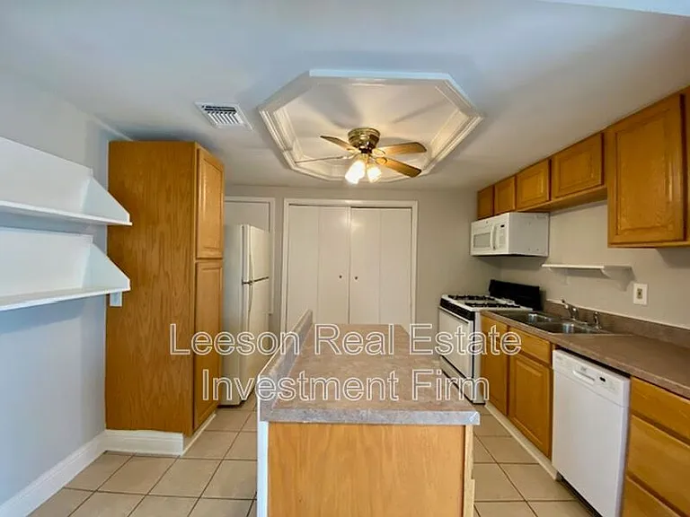 831 Stephenson St — Photo 6