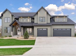2909 Bentley Dr SW, Rochester, MN 55902