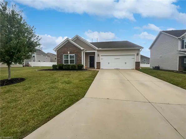 3 Cloverfield Ct, Greensboro, NC 27406