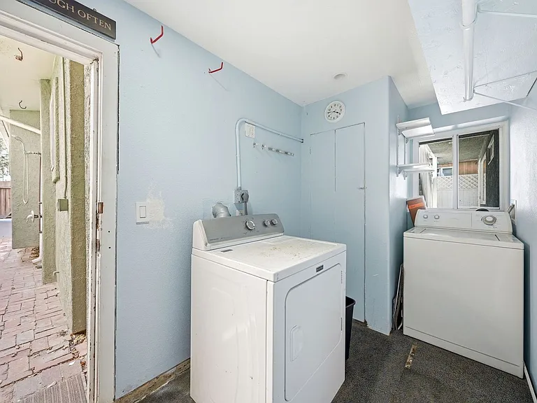 126 E Balboa Blvd — Photo 12
