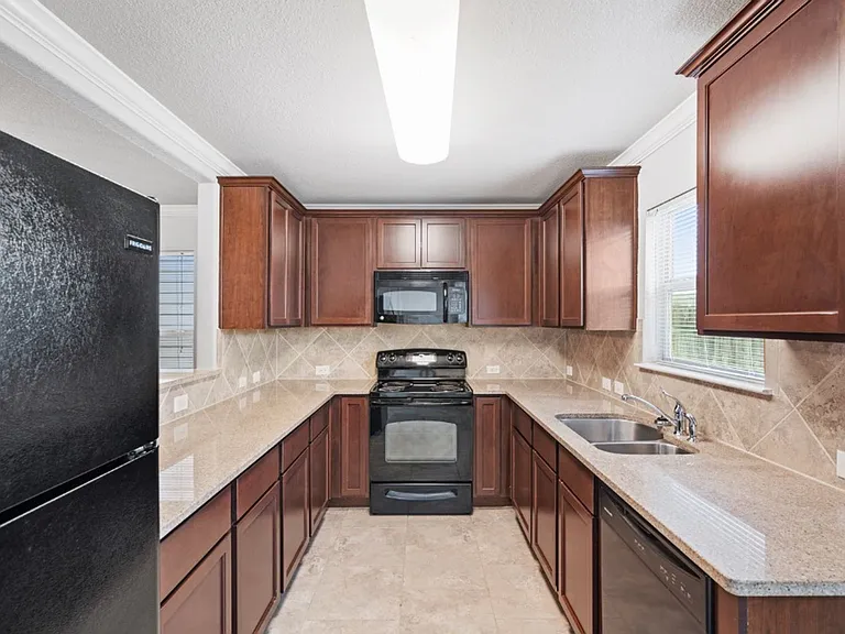 7204 Outfitter Dr — Photo 6