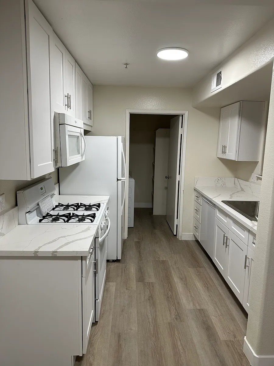 Building Photo - 950 Seven Hills Dr #716