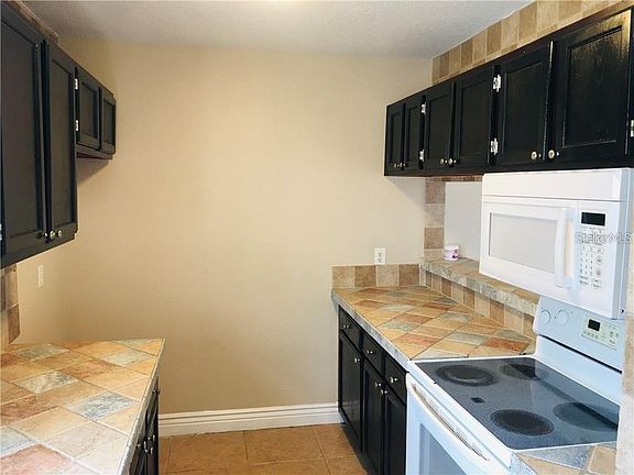 5th image of 442 HEMLOCK STREET