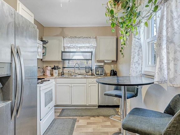 5th image of 113 Bellevue Ave