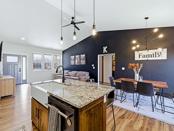 4th image of 6848 Rogue River Rd