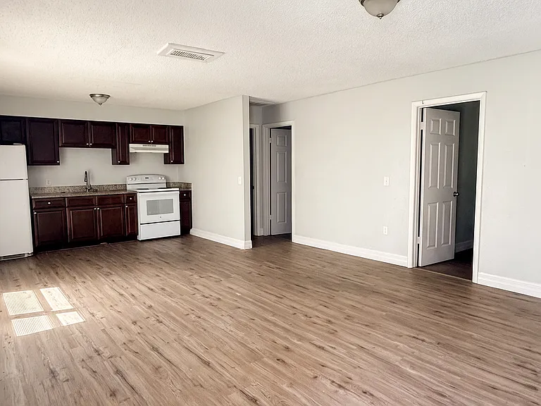 1105 Old South Dr #A — Photo 3