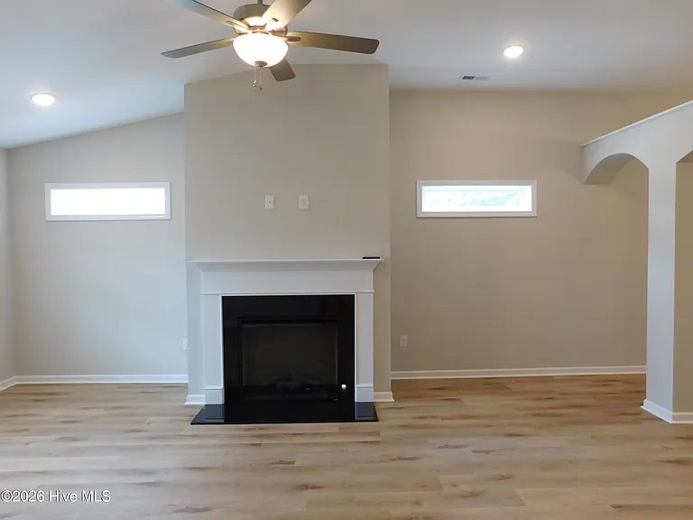 710 N B St — Photo 7