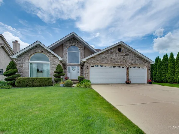 1227 W Surrey Rd, Addison, IL 60101
