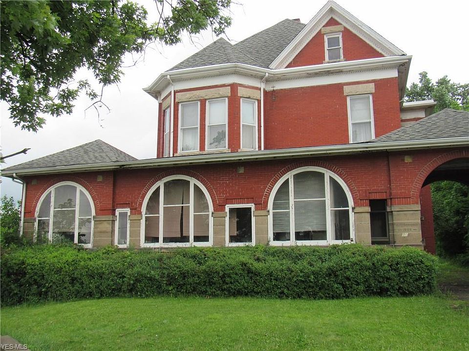 1st image of 301 Lincoln Ave