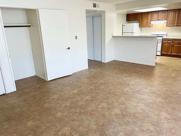 5th image of 32 S Garden St APT 9