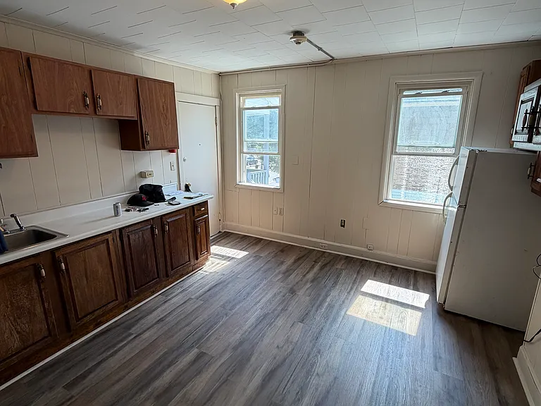 192 Douglas Ave #2 — Photo 1