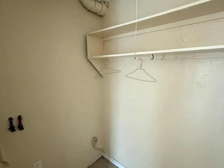 30 Hilltop Rd #1R — Photo 11