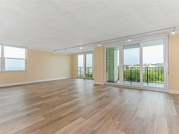 3rd image of 100 Oakmont Ln APT 509
