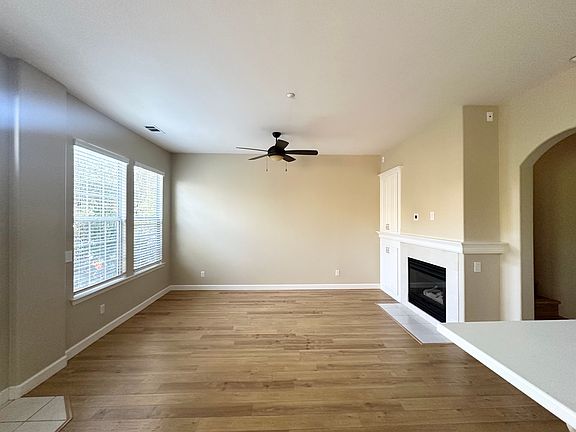 2nd image of 809 Lawrence Dr
