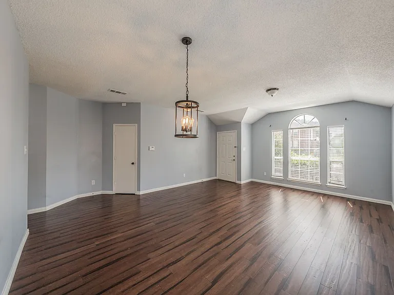8109 Mosstree Dr — Photo 30