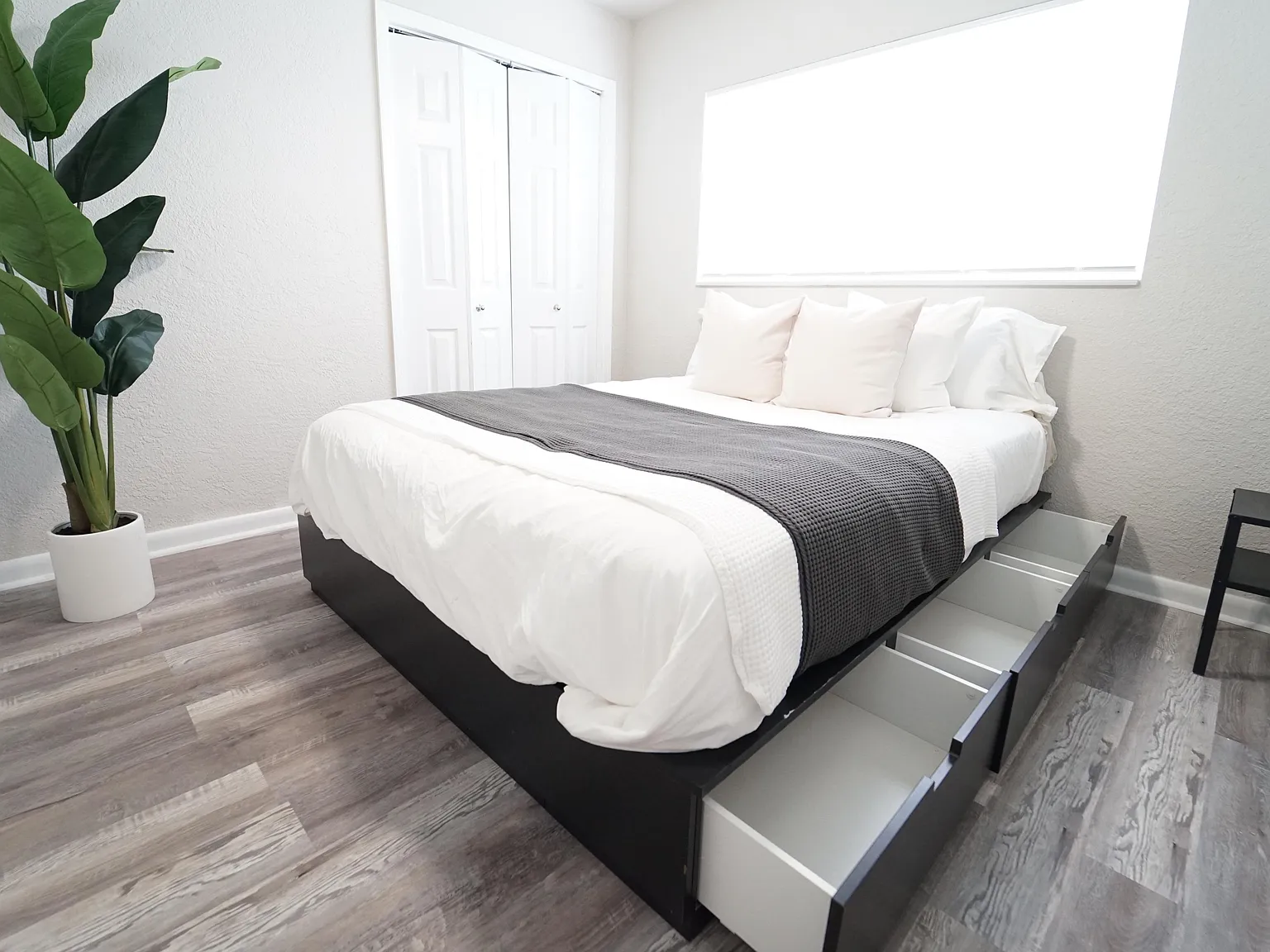 4 bed, 2.0 bath, 1772 sqft, $910 — Photo 2