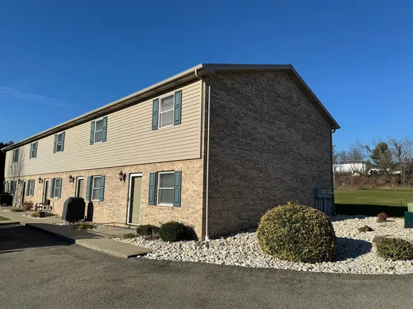 304 Skoloda Ln, Loyalhanna, PA 15661