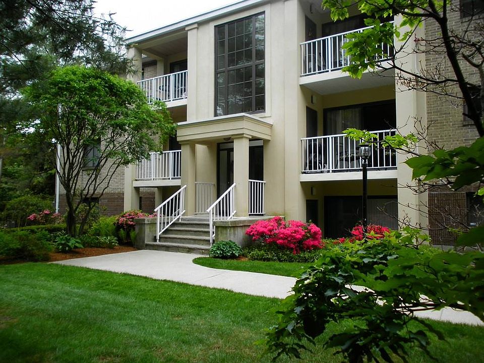 1st image of 14 Bourbon St APT 27