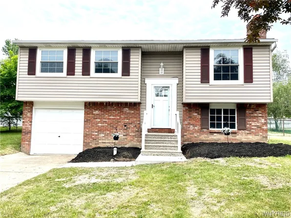 1409 Darlington Dr, Derby, NY 14047