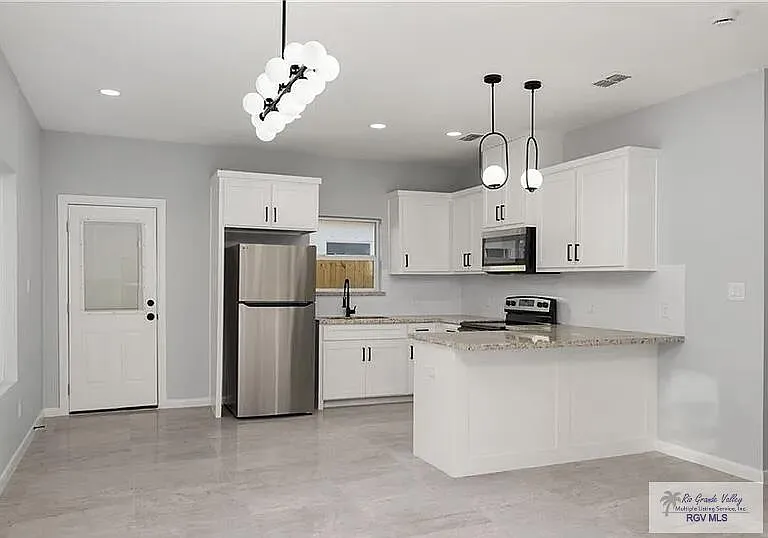 2 bed, 2.0 bath, 1063 sqft, $1,300 — Photo 4