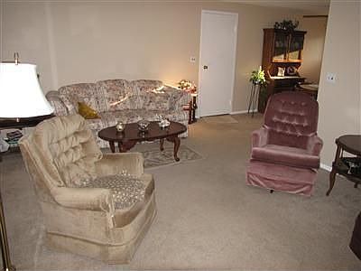 4th image of 3827 Utica Dr