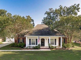 2344 Riverside Dr, Port Allen, LA 70767