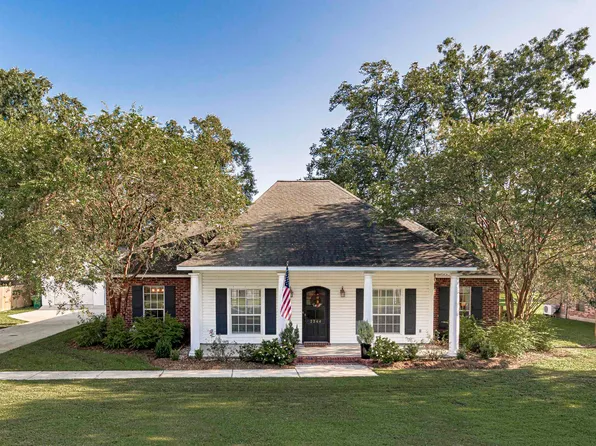 2344 Riverside Dr, Port Allen, LA 70767