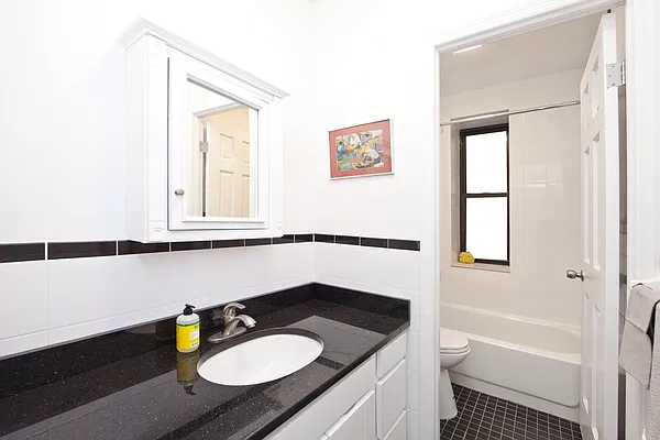 Rented by R New York | media 4