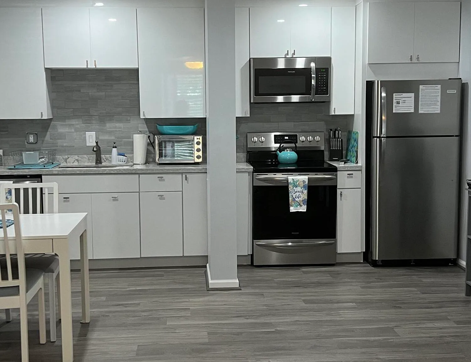 2 bed, 1.5 bath, 875 sqft, $2,000 — Photo 2