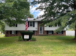 171 S Park Dr, Andover, OH 44003