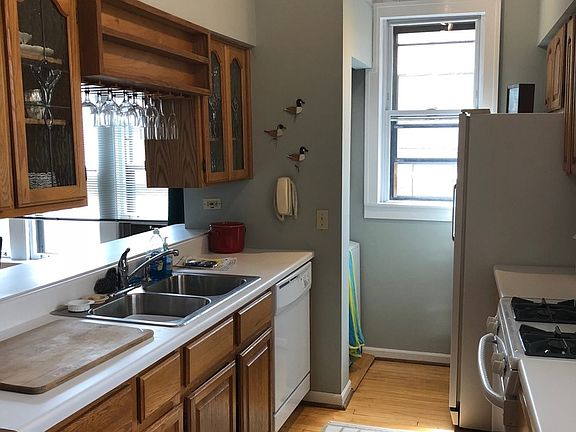 3rd image of 634 Sheridan Sq APT 1